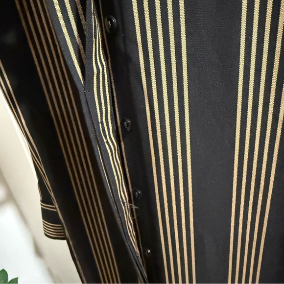 3/$10 🛒🛍️ H&M Black & Taupe Striped Dress - Size 4 - Picture 3 of 5